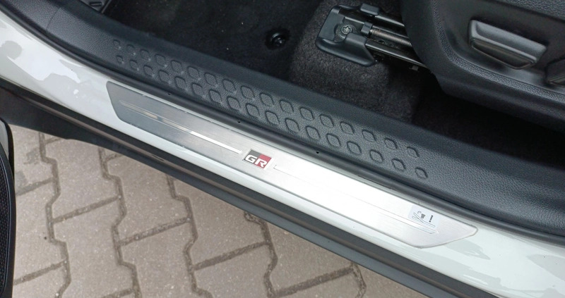 Toyota C-HR cena 119900 przebieg: 59860, rok produkcji 2021 z Reda małe 326